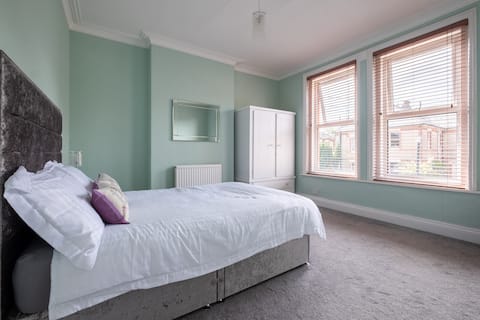 Beautiful 2 Bedroom Garden Flat in Bournemouth