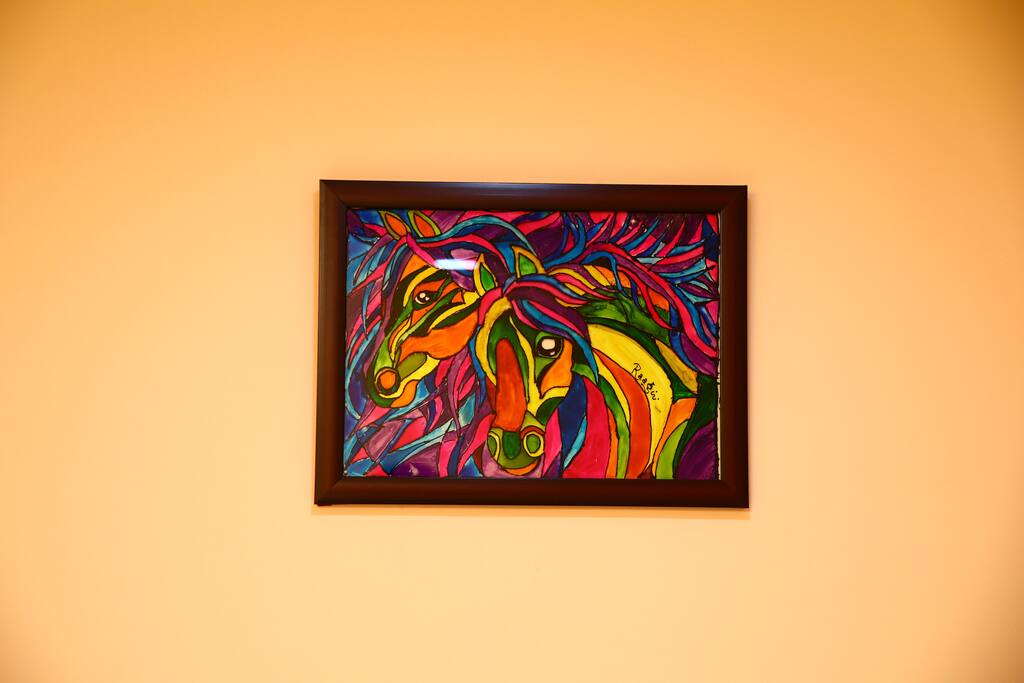 Pleasing wall pictures