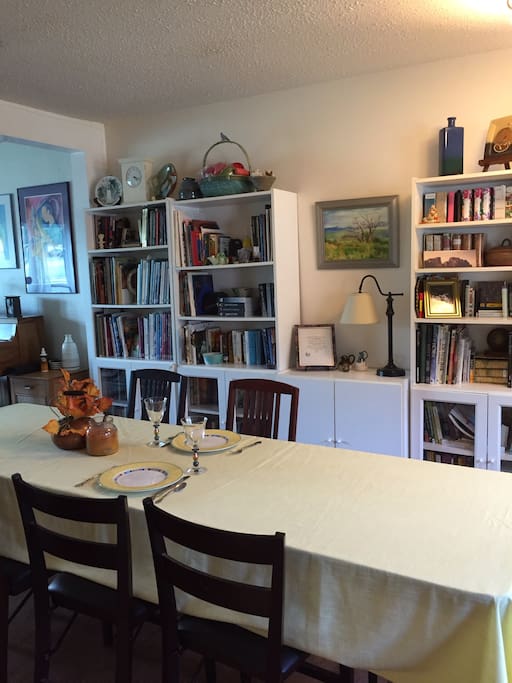dining room/Library