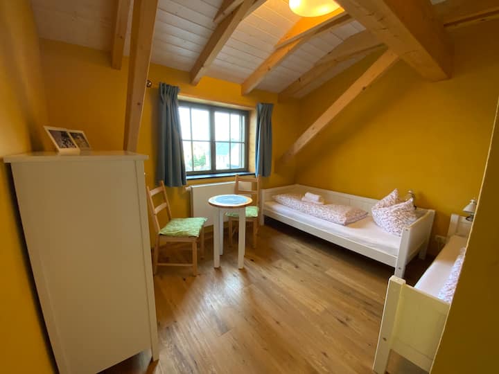 Dormitorio 3 con dos camas individuales.