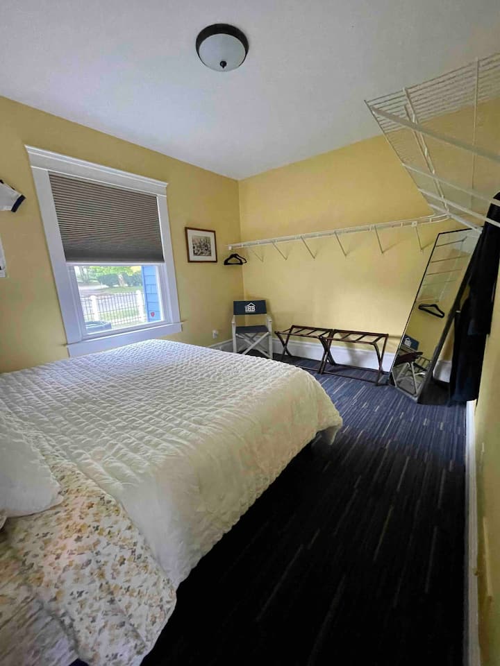 Bedroom 4, King, main floor