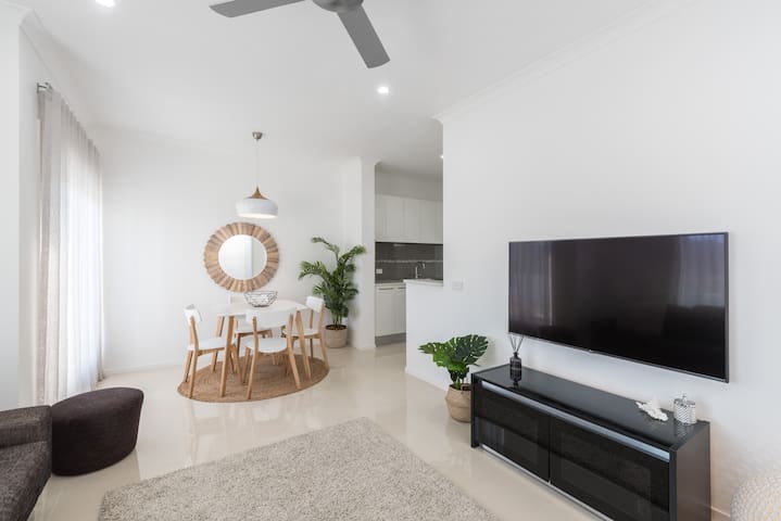 'The Dunes' Luxury 2 Bed Beach Guesthouse Cronulla