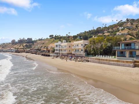 Top performing Airbnb: SA Carbon Beach Suite #9 by Stay Awhile Villas in Malibu
