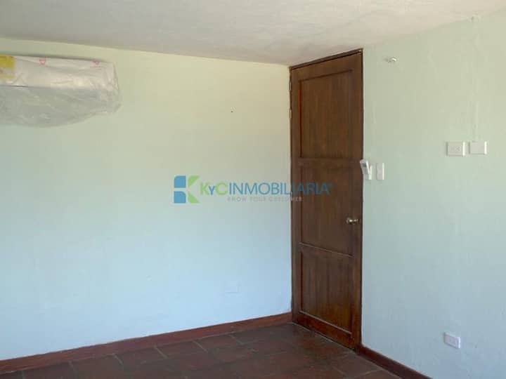 Spálňa č.2 s manželskou posteľou, jednolôžkom a klimatizáciou.