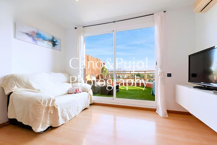 Top Floor. Lovely Views. Large Terrace.city Center - Sabadell