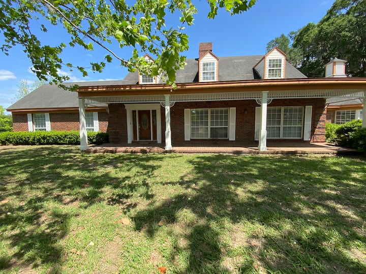 Cozy Farm House with Pool Near Springs Farm stays for Rent in Fort White, Florida, United