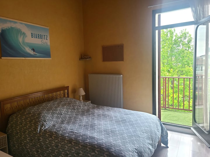 卧室2 （带书桌） +阳台