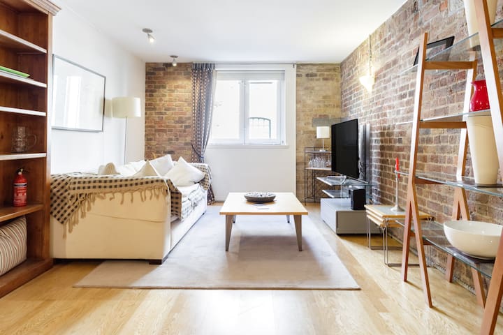 Designer Warehouse Two Bedrooms, London Bridge