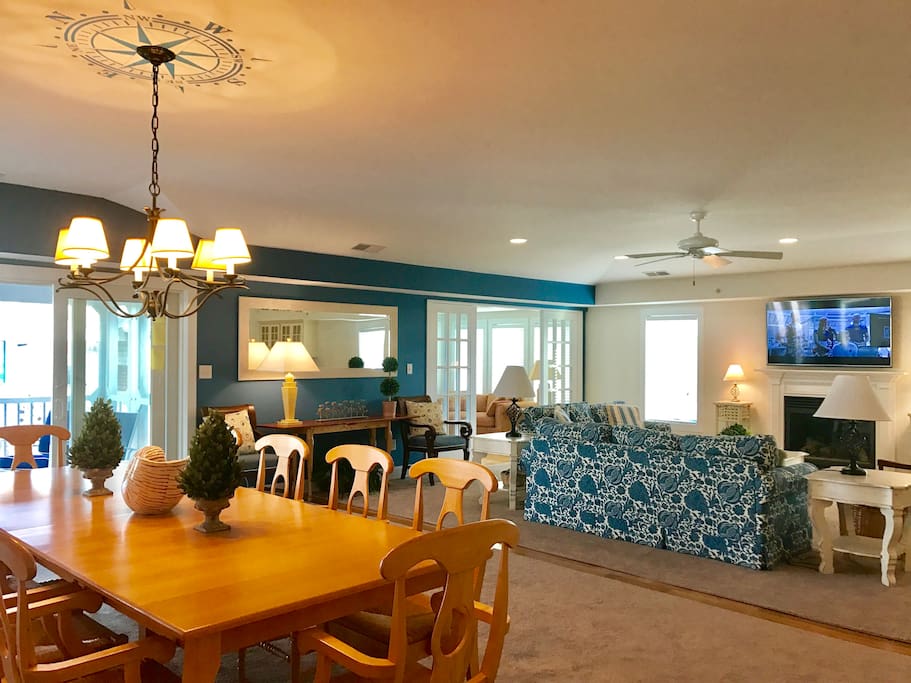 Huge great room that measures 24' x 32'