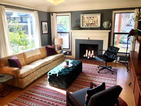 Urban Sanctuary near Shops, Dining & Downtown!