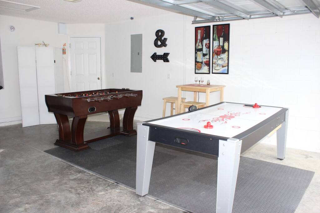 Furniture, Table, Dining Table, Dining Room, Indoors