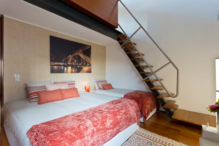 193 × 203 სმ ზომის საწოლი და ერთადგილიანი საწოლი