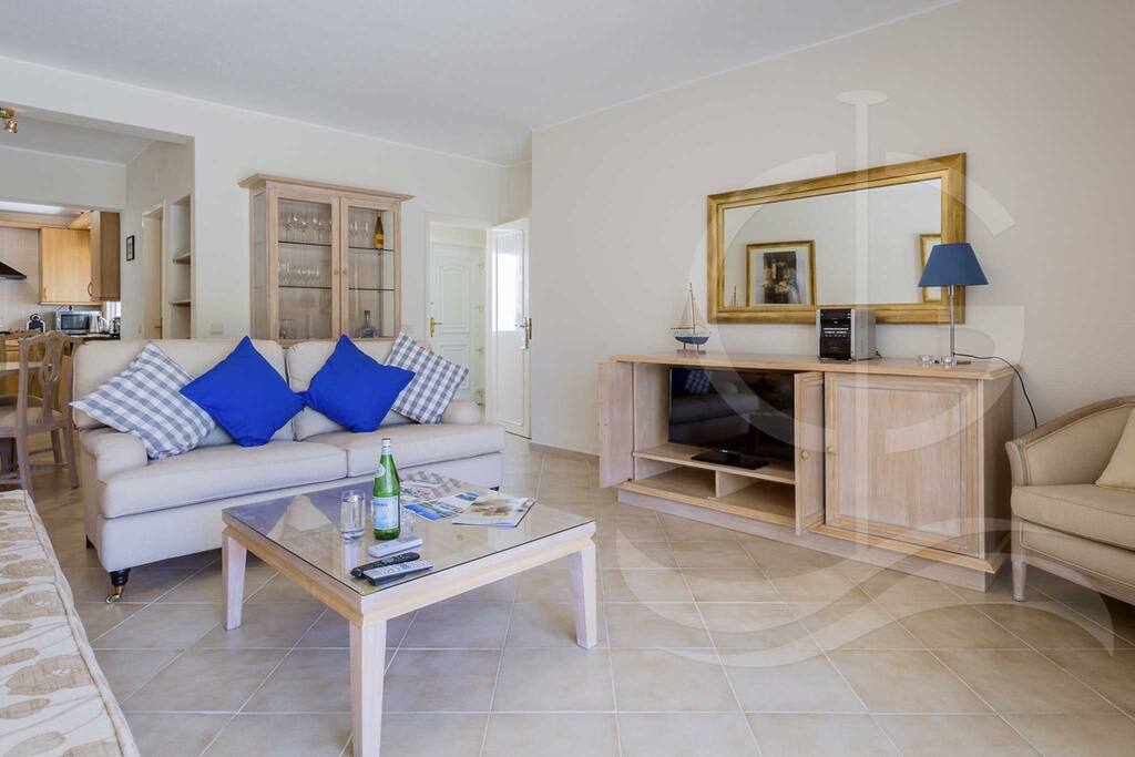 Open Lounge Area