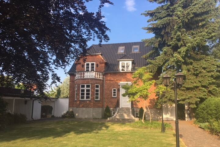 Beautiful house close to the beach and city center gallery image 2