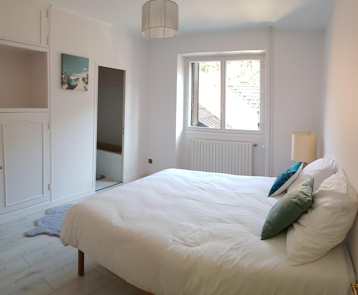 Chumba cha kulala #1 na bafu kwenye ghorofa ya
1