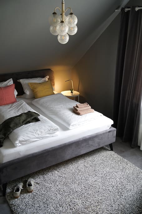 Schlafzimmer 1 // Bedroom 1