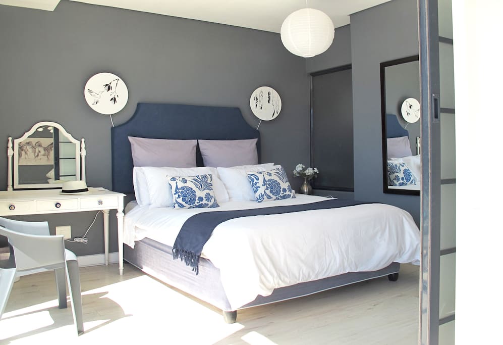 Day view of the Main Room (BLUE ROOM)