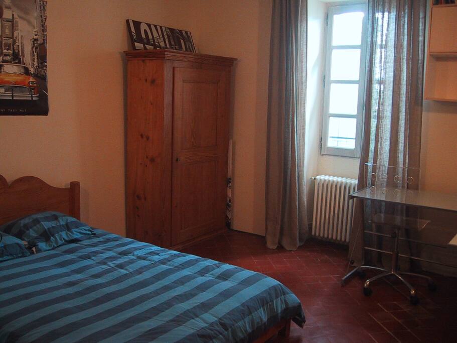 Chambre Miel avec vue sur le village et le Mont Ventoux