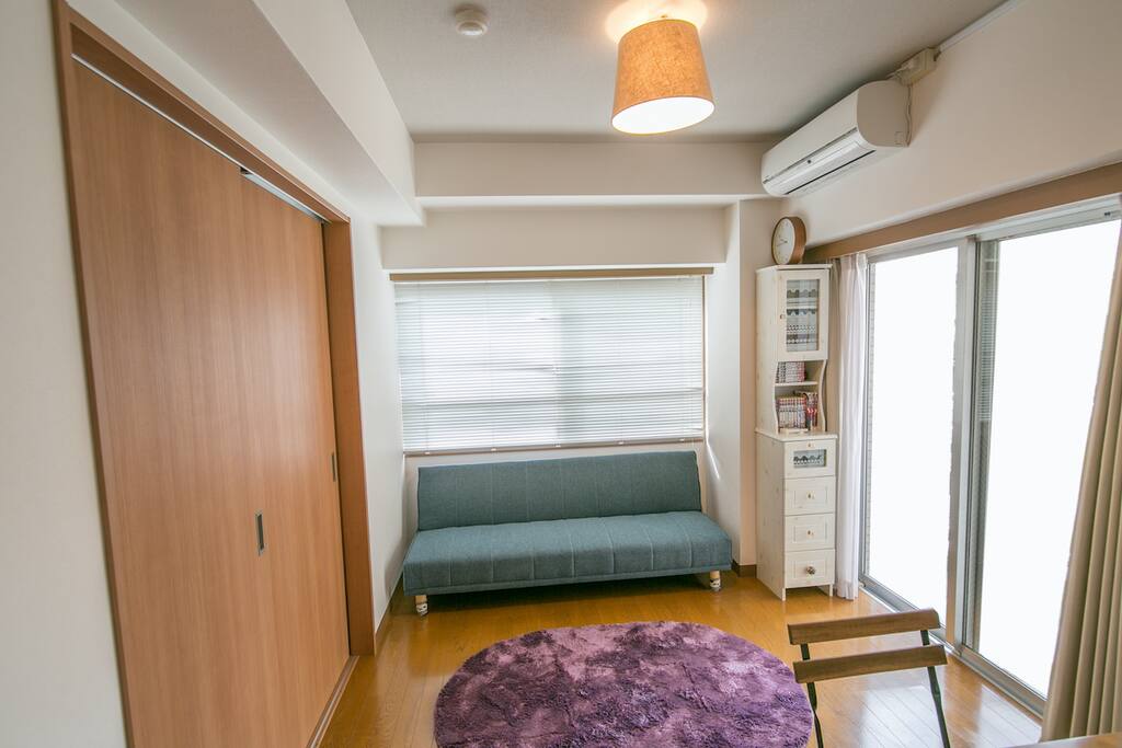 採光好的大窗戶/bright light from the big window