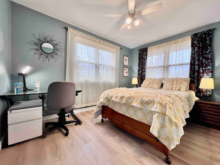 Economical and clean room Houses for Rent in Peterborough, Ontario, Canada Airbnb