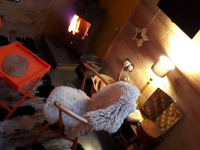 Chic & Unique Cabin in 2 acres with Summerhouse.