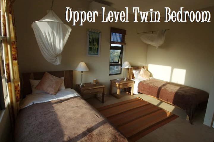 Camas individuales, aire acondicionado  en las habitaciones.