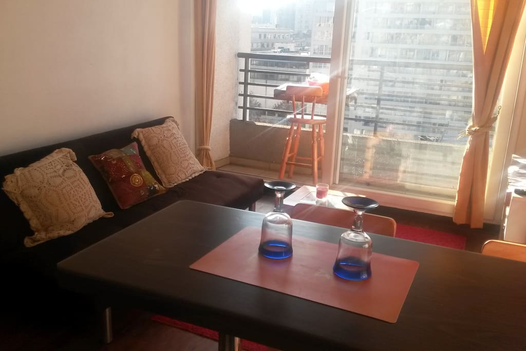 Futón una plaza, living y mesa funcional en terraza panoramica