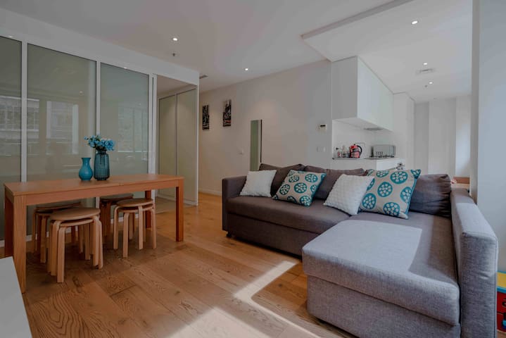 Absolute Collins Two Bedroom Family Apartment