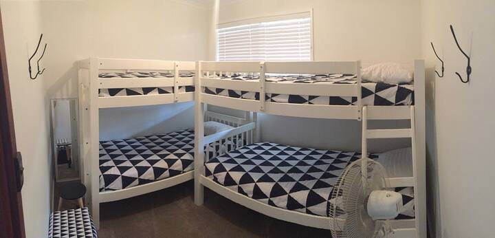 Dhoma e gjumit e 3-të - 4 krevate tek