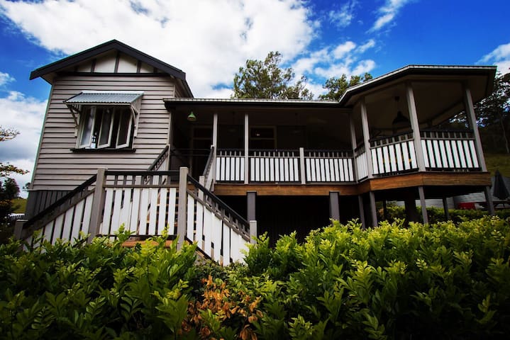 Kenilworth Cottage (now has aircon!)
