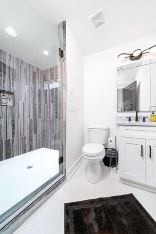 Sleeps 13-City Hideaway Stunning Rooftop Escape #1 gallery image 2