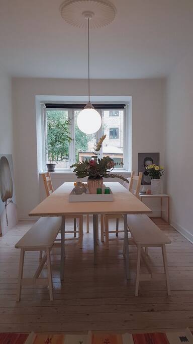 Dining room / commen room - Seating for 10.