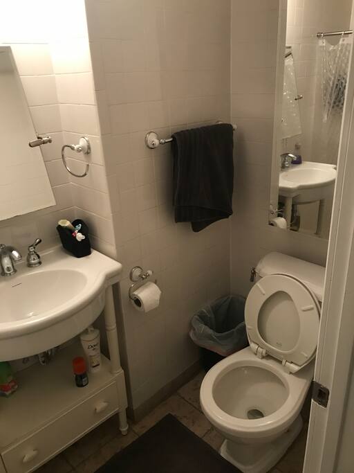 Private Bathroom 1/2