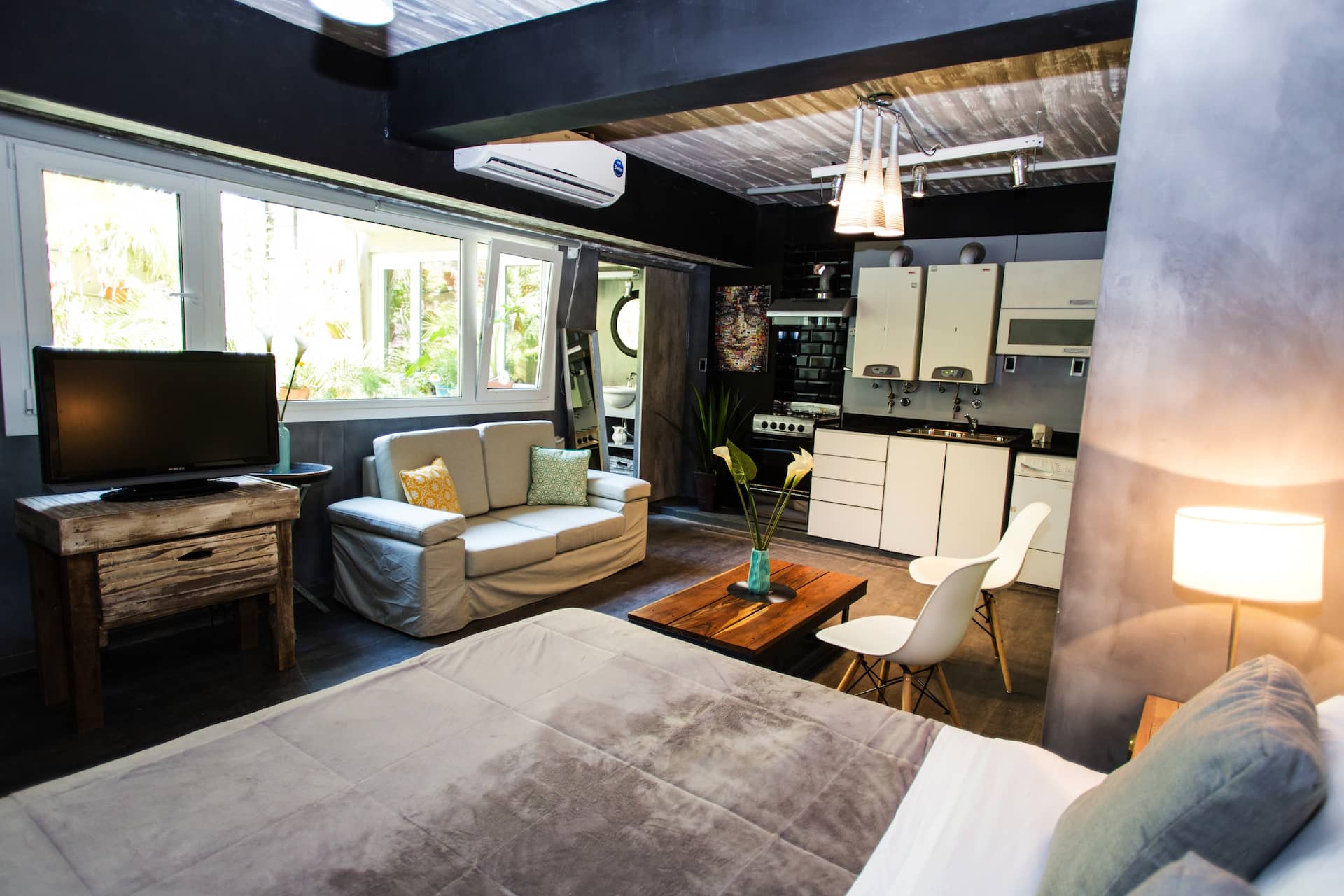 Kitnet com pátio privativo e jacuzzi em Palermo Soho