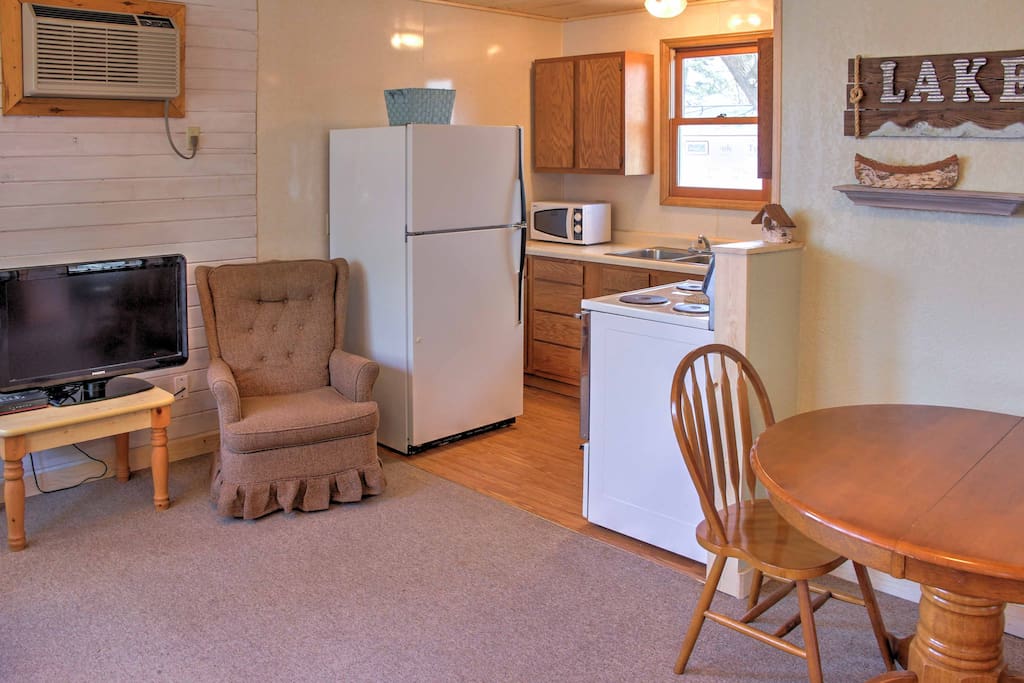The recently remodeled cabin is perfect for 4 lucky guests who want to spend their days on the lake, and their evenings outside by the private fire pit.
