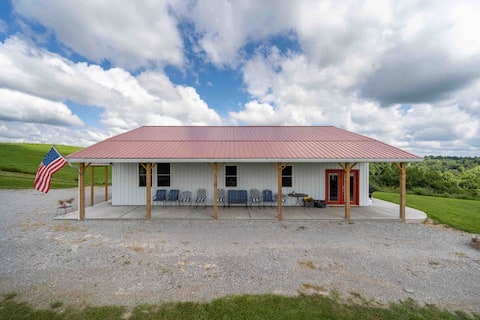 331 acres of tranquility, 12 mins to ARK w/hot tub