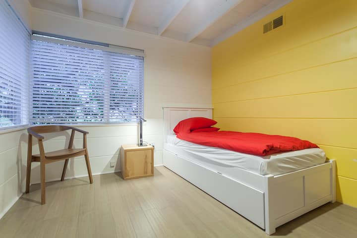 ห้องนอนพร้อมเตียงสองชั้น