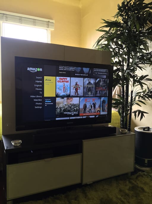 Blu-ray player with internet TV included (Amazon Prime, Netflix, YouTube)