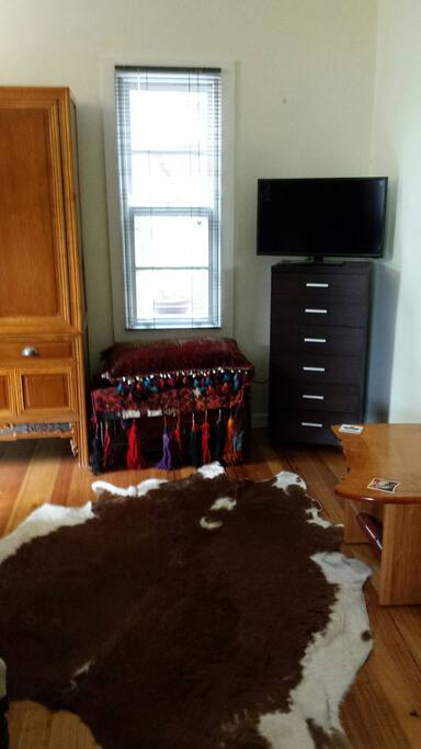 Adjoining small sitting room.