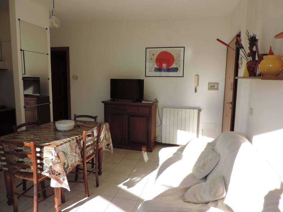 Soggiorno con angolo cucina