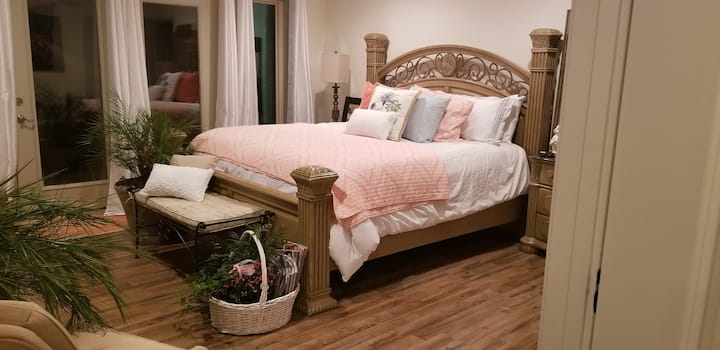 SUITE CON DORMITORIO TAMAÑO KING CON ENTRADA EXTERIOR PRIVADA