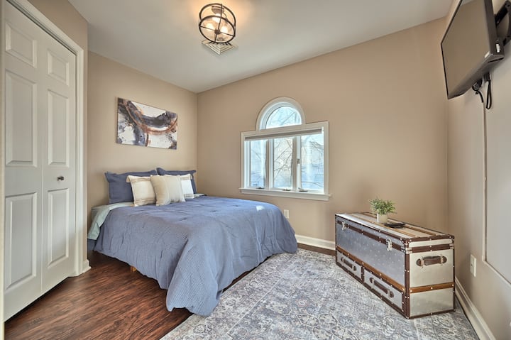 Трета спалня с плоскоекранен смарт телевизор