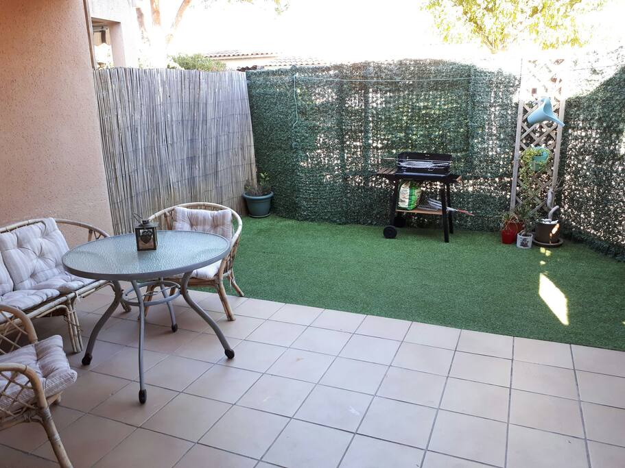 Terrasse avec coin jardin (photo 1)