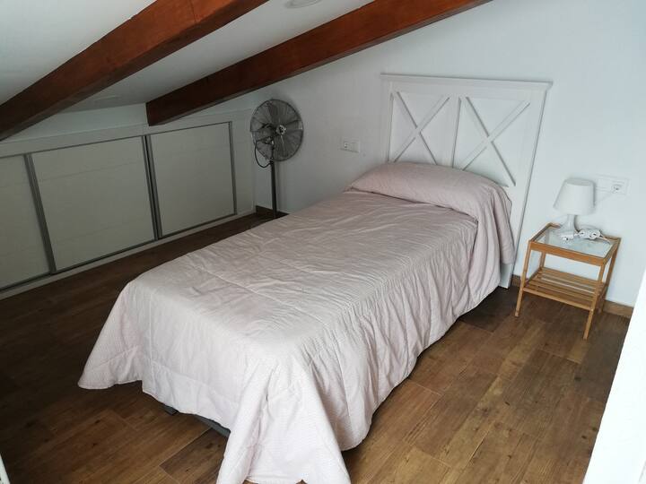 Schlafzimmer 2