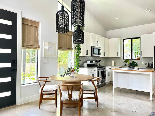 Sunny Eastside Bungalow | Close to Formula 1 gallery image 2