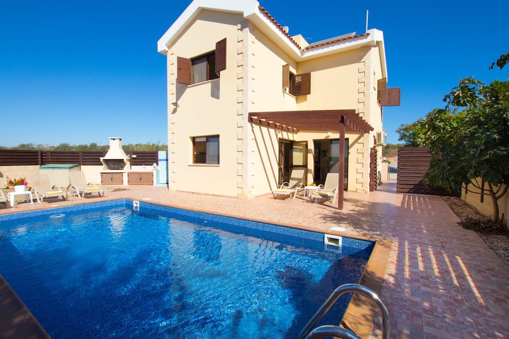 3 Bedroom Villa Near Nissi Bay - Houses for Rent in Ayia 