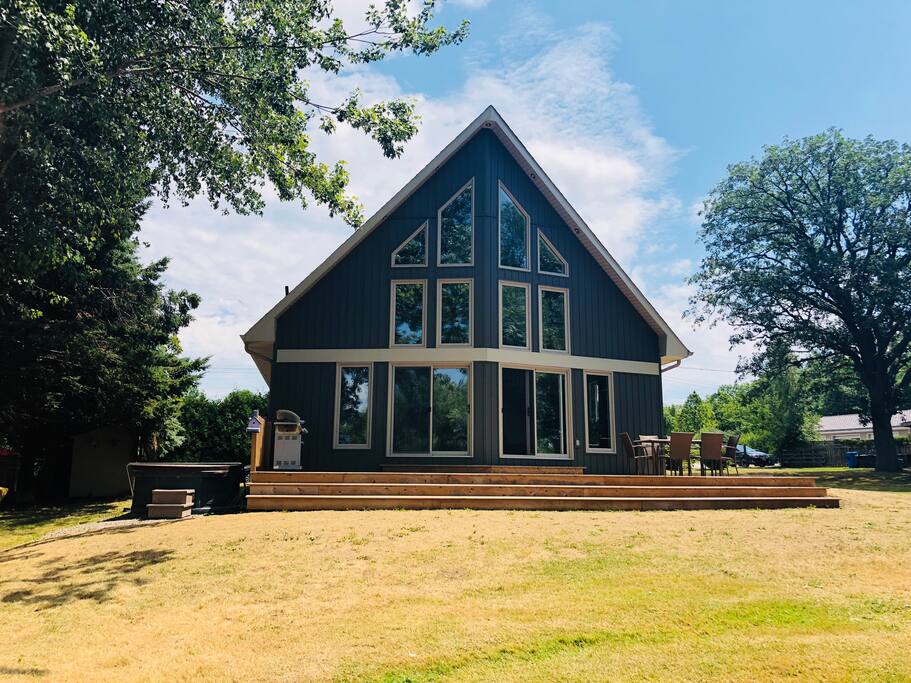 Stunning Waterfront Chalet Chalets for Rent in Peterborough, Ontario