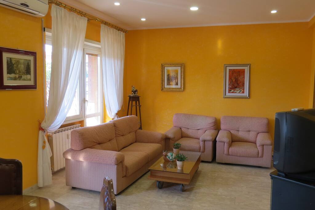 Camera Arancio - Salone - Divano Letto Matr.