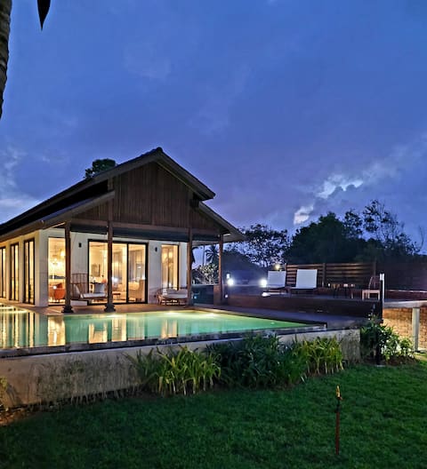 Villapadu Bayu- villa by the beach in city