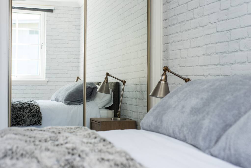 Bedroom 2: can be Kingsize or 2 x singles